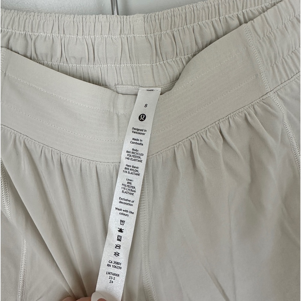 NWT* Lululemon Bone Hotty Hot Low-Rise Lined Short 2.5" - Picture 10 of 12